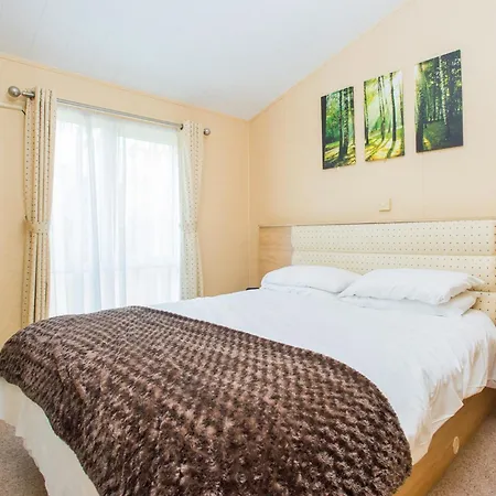 Paradise Lakeside Lodges Holiday park